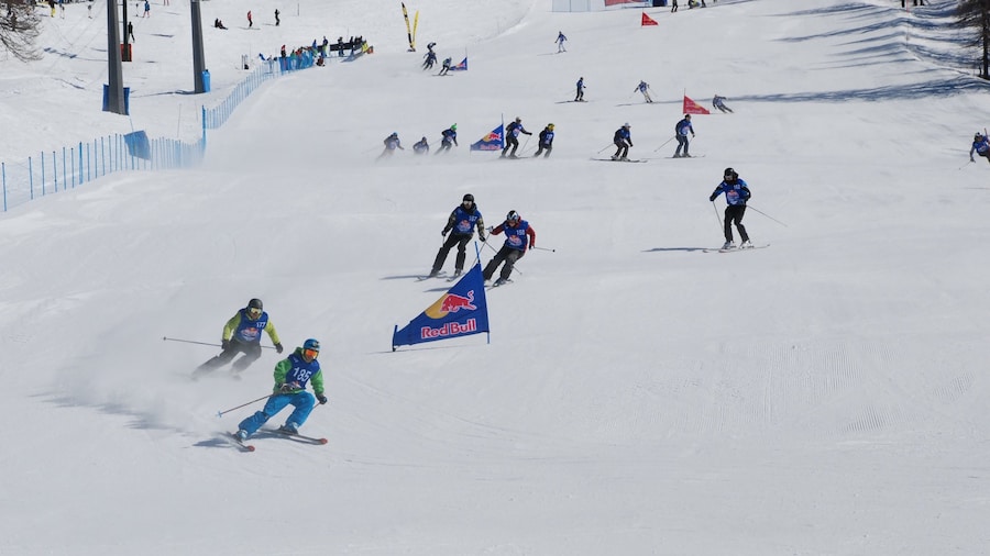 Bardonecchia Ski Resort which includes snow skiing and snow