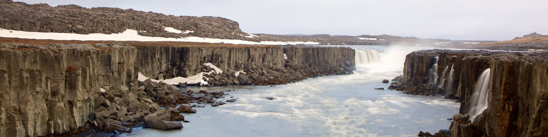 Skinnastadur welches beinhaltet Wasserfall, Schlucht oder Canyon und Fluss oder Bach