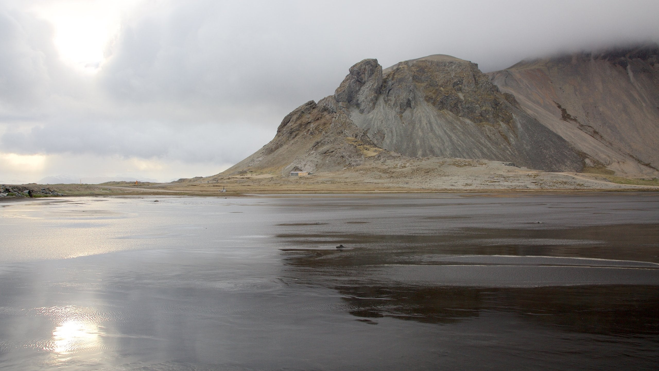 Hofn which includes general coastal views, mist or fog and mountains