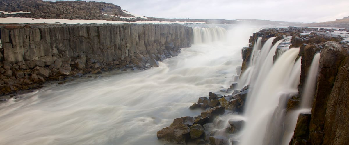 Skinnastadur featuring a gorge or canyon, rapids and a cascade