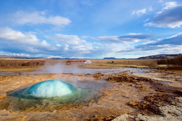 Heiße Geysir-Quellen mit einem heiße Quelle
