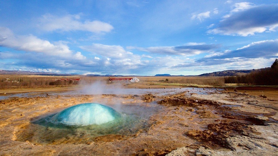 Geysir heta källor som inkluderar en het källa