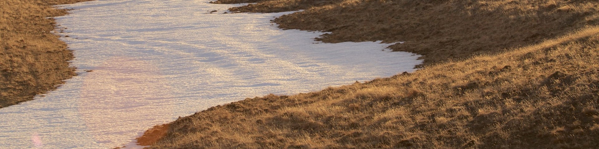 Laugarvatn showing tranquil scenes and snow