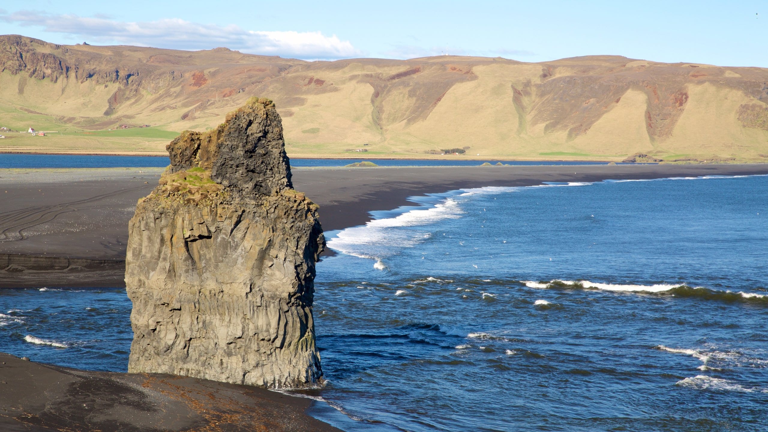 Dyrholaey which includes rocky coastline