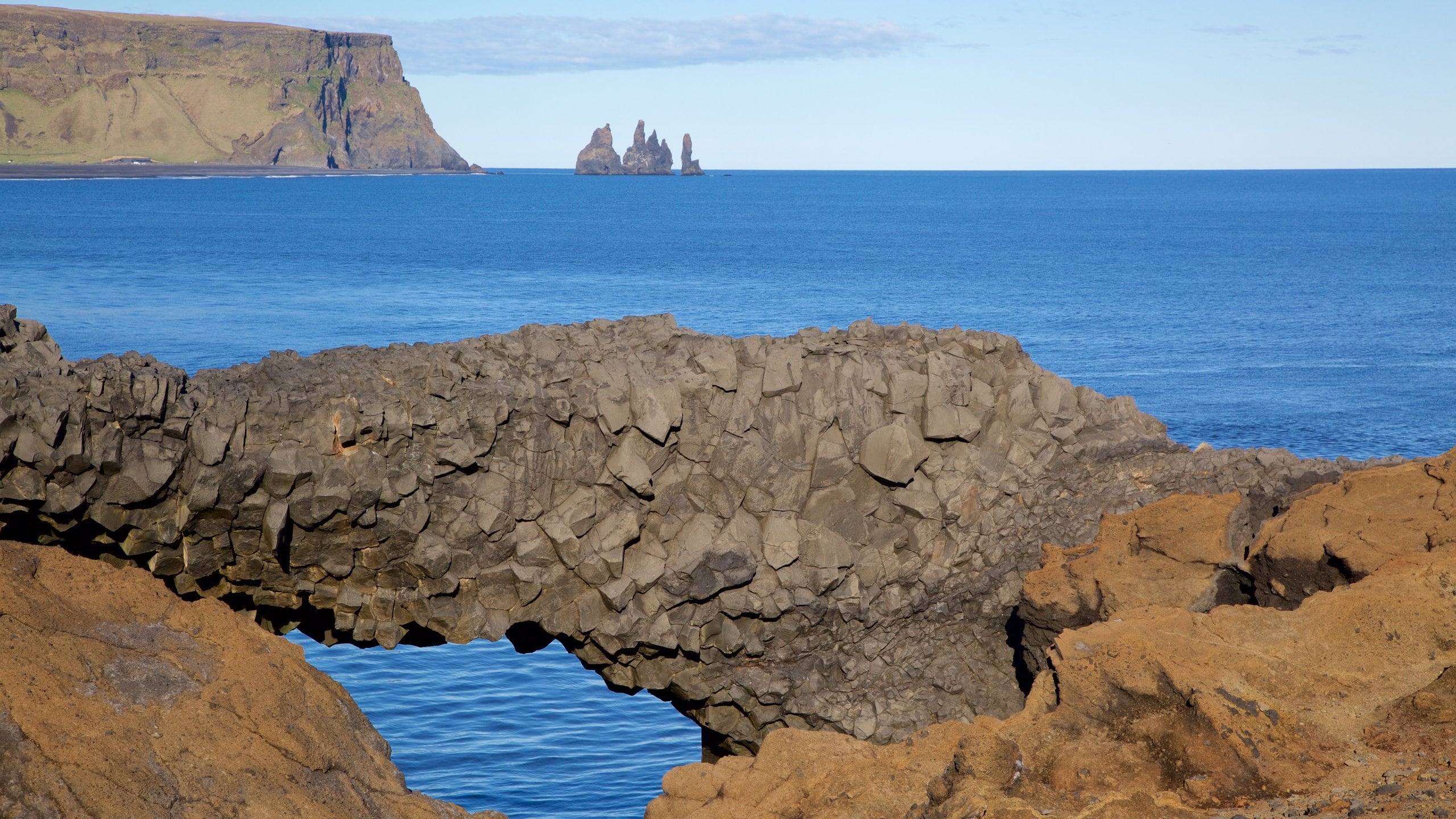 Dyrholaey showing general coastal views and rocky coastline