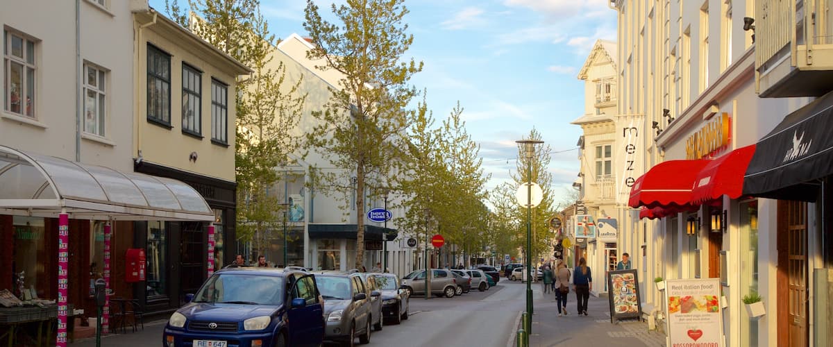 Reykjavik trong đó bao gồm cảnh đường phố