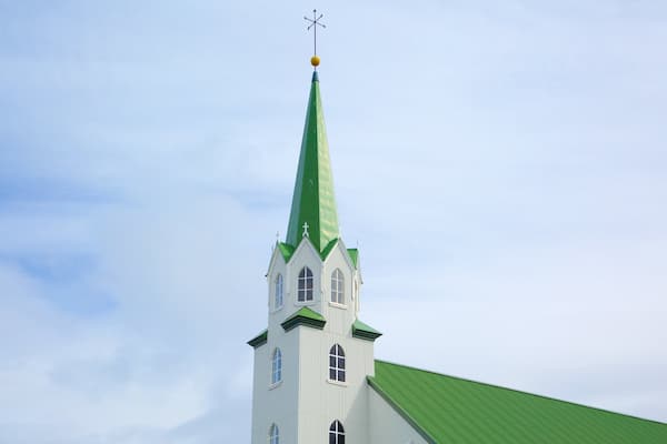 Reykjavik kyrka presenterar en kyrka eller katedral