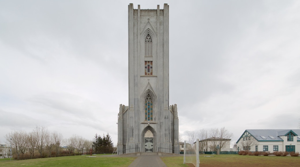 Landakotskirkja som inkluderar en kyrka eller katedral