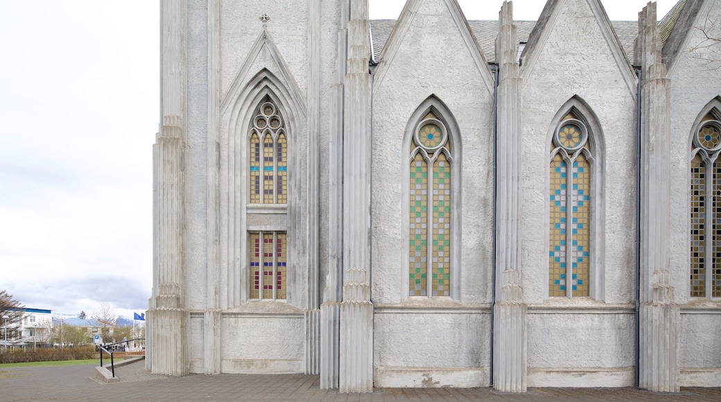 Landakotskirkja mit einem Kirche oder Kathedrale