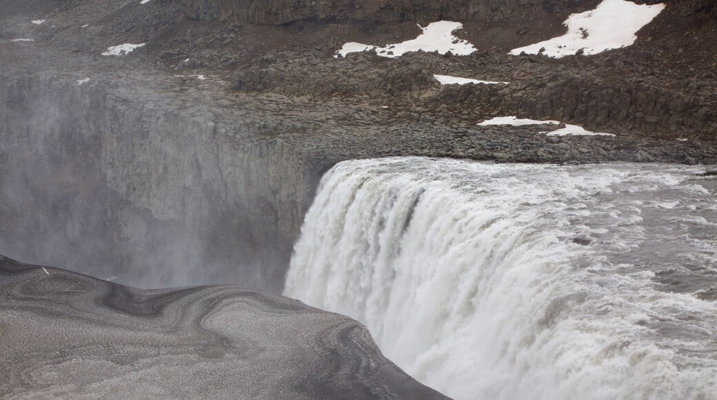 Dettifoss montrant gorge ou canyon et chute d\'eau