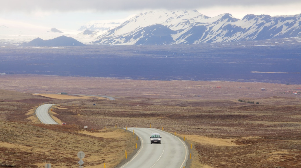 Parco Nazionale di Thingvellir mostrando montagna, paesaggi rilassanti e vista del paesaggio