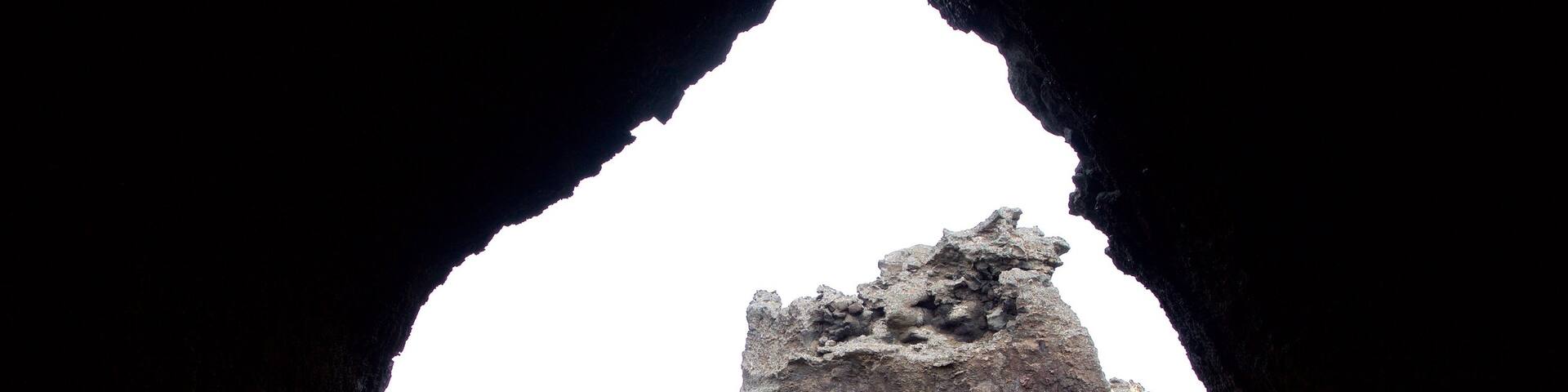 Dimmuborgir showing caves