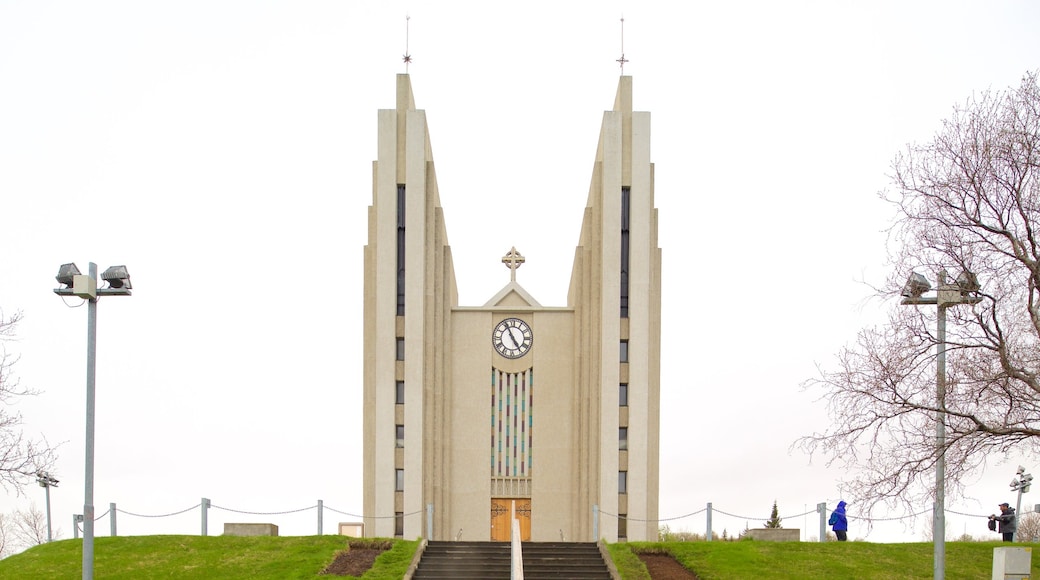 Akureyri kirke som inkluderer kirke eller katedral