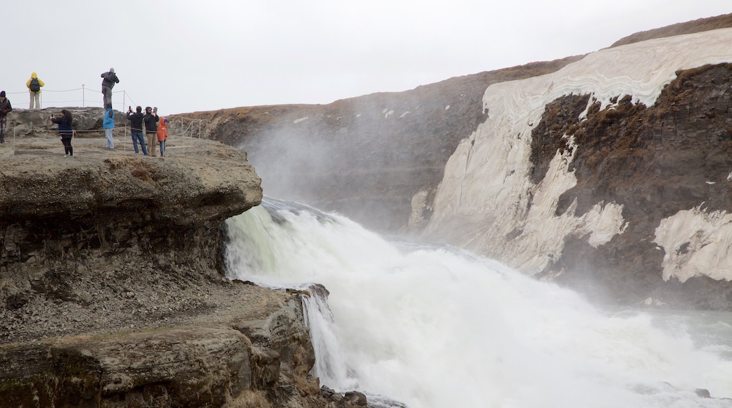 Cascata di Gullfoss che include cascata