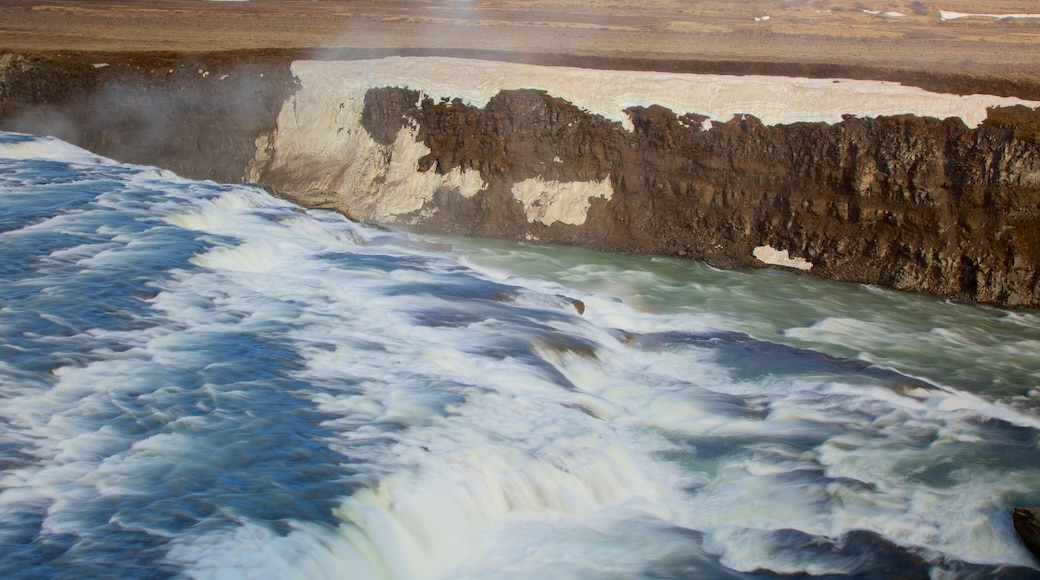 น้ำตก Gullfoss แสดง กระแสน้ำไหลเชี่ยว และ ช่องเขาหรือหุบเขา