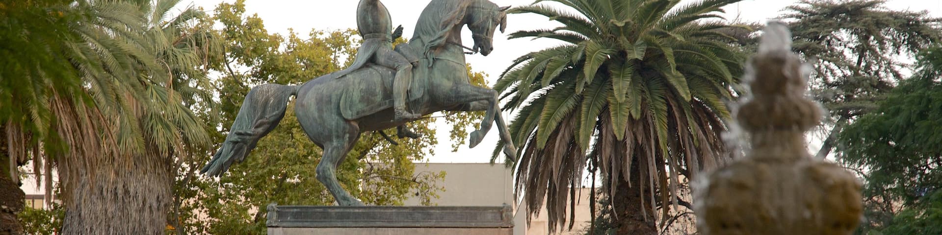 Plaza San Martin featuring a statue or sculpture