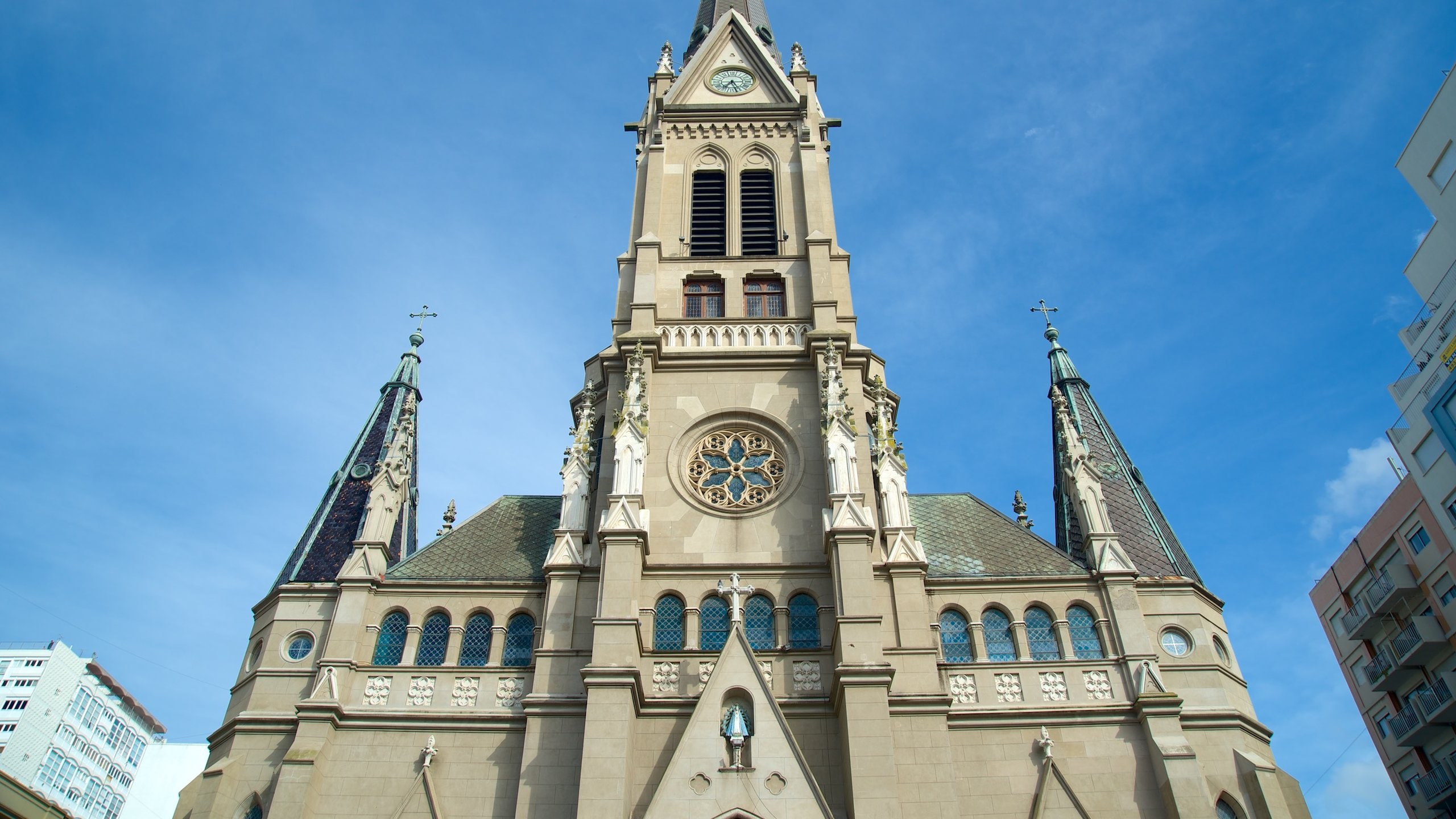 Catedral de los Santos Pedro y Cecilia in Mar del Plata Touren und