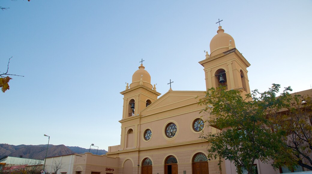 Cafayate showing heritage architecture, religious elements and a church or cathedral