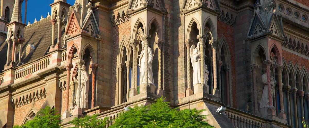 Sagrado Corazon Church which includes heritage architecture, religious elements and a church or cathedral