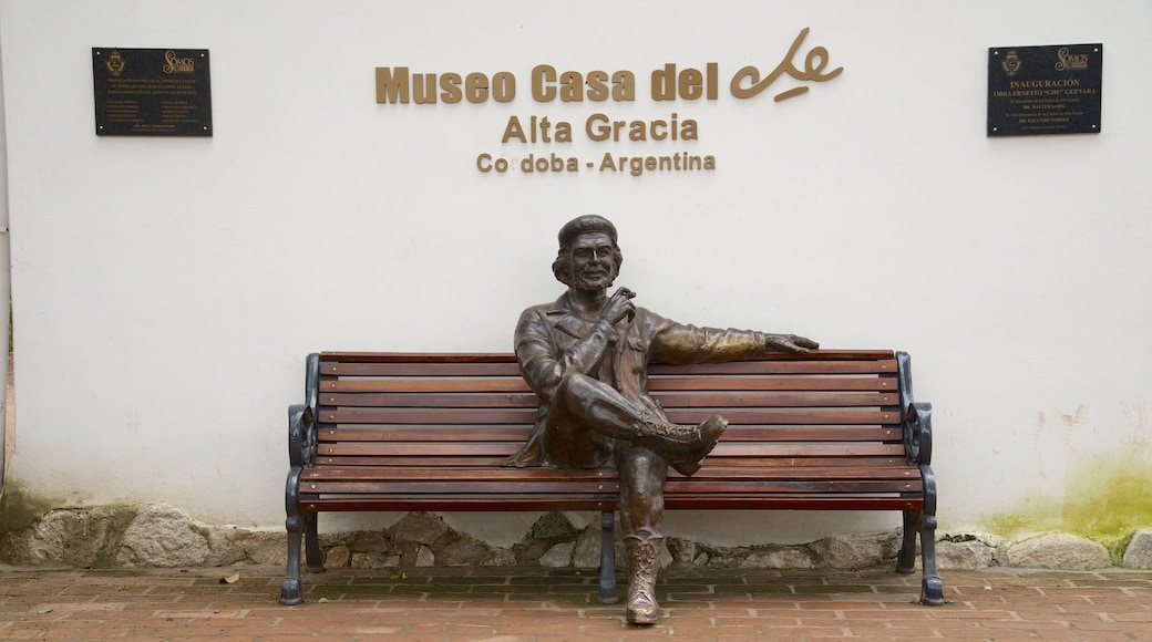 Museum of Che Guevara toont een standbeeld of beeldhouwwerk
