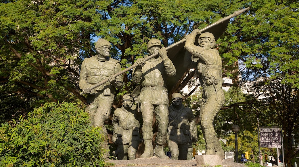 Cordoba which includes a statue or sculpture