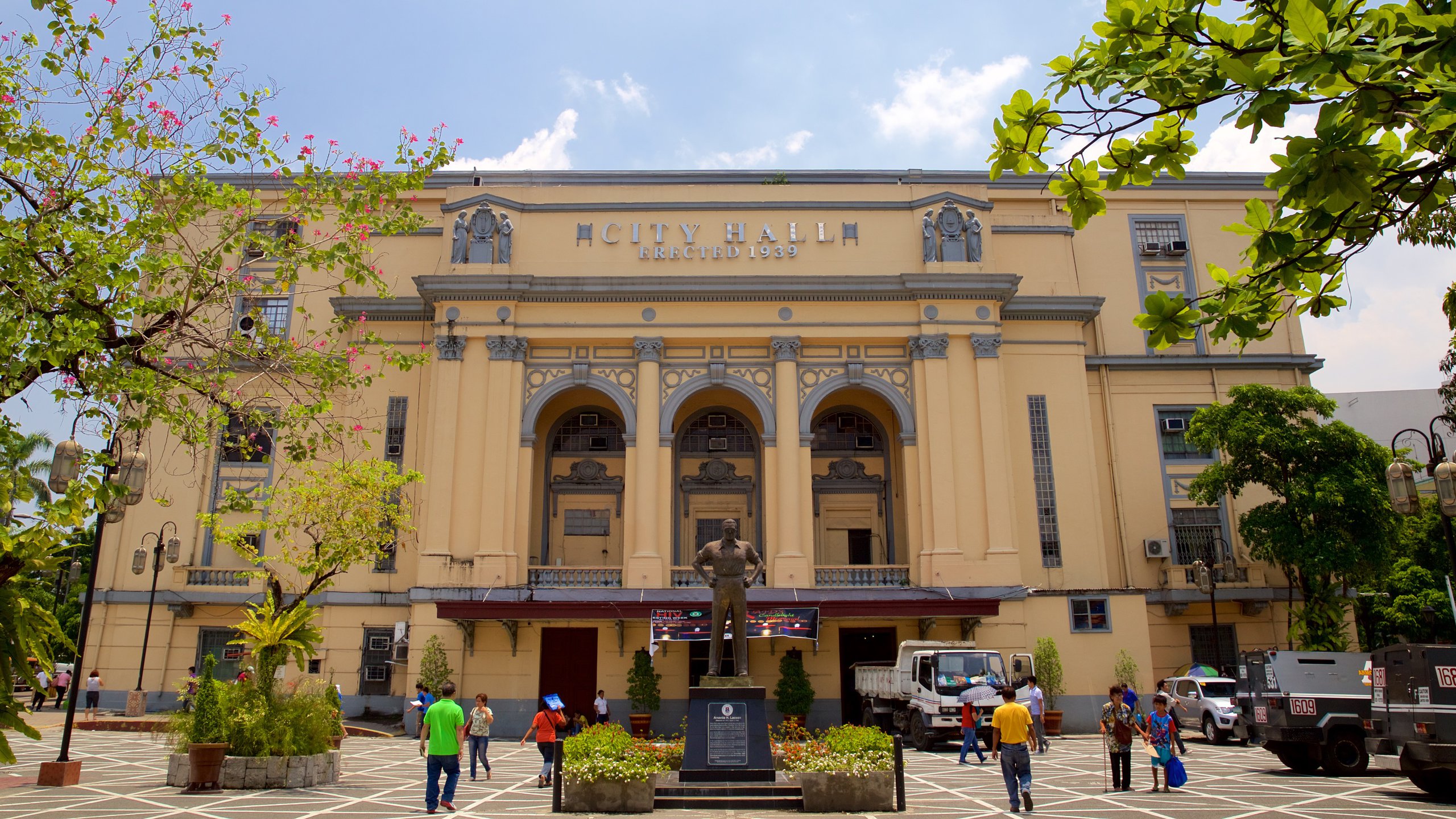 Manila which includes a square or plaza and heritage architecture