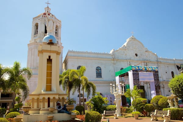 Cebu Metropolitan Cathedral showing religious elements, a church or cathedral and heritage architecture