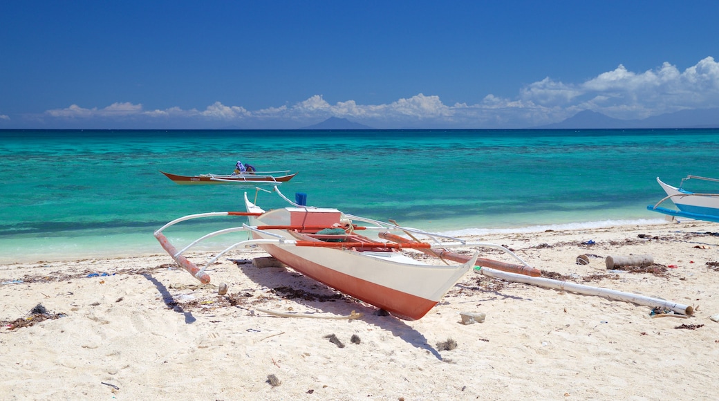 Guimbitayan Beach toont algemene kustgezichten en een strand