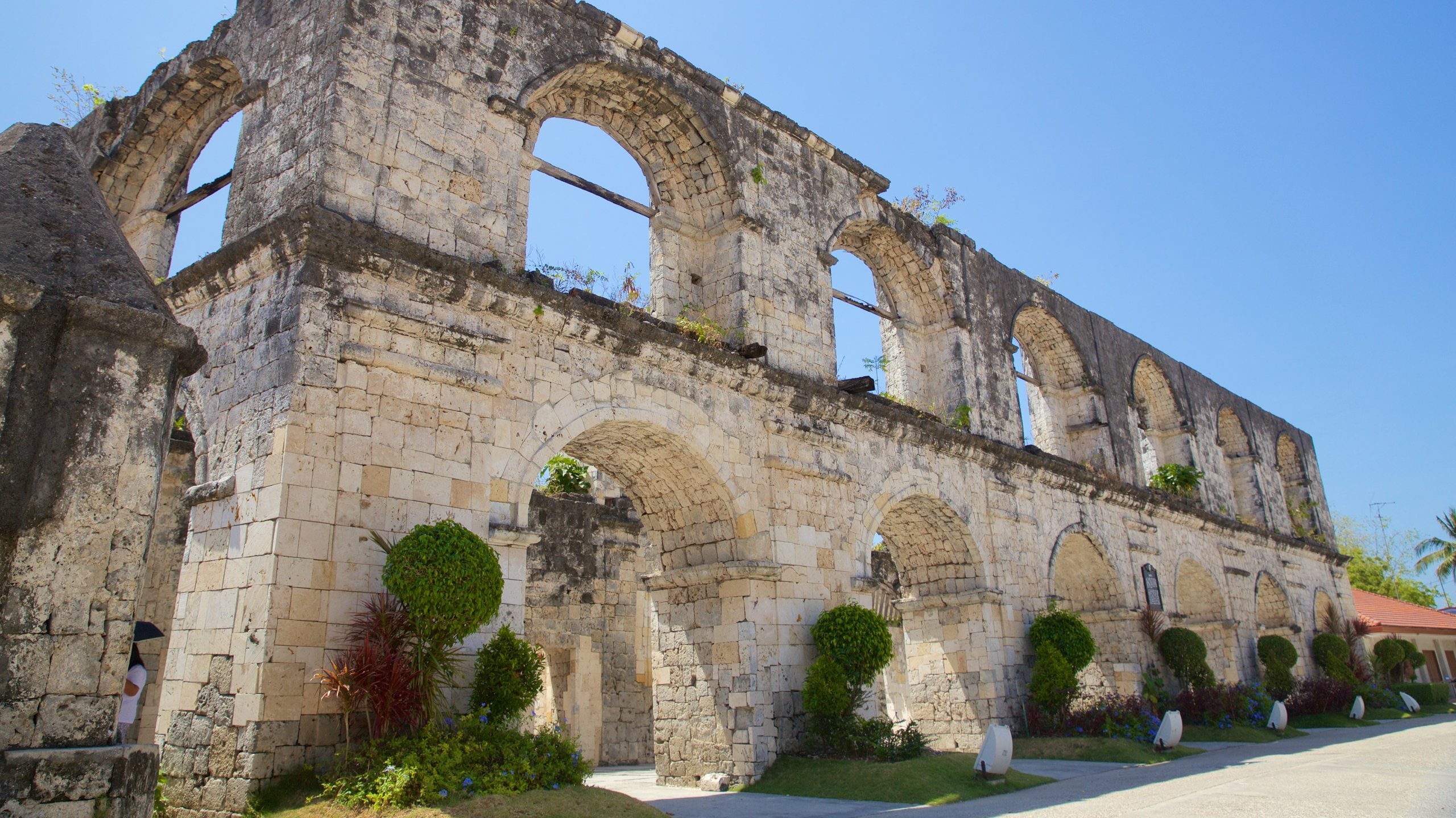 Cebu featuring heritage architecture, a park and a ruin