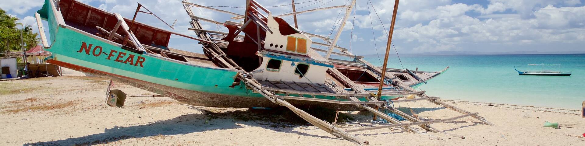 Cebu showing a sandy beach
