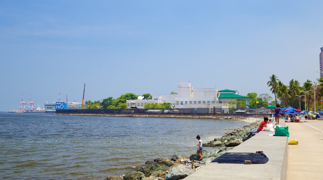 Bahía de Manila mostrando costa rocosa