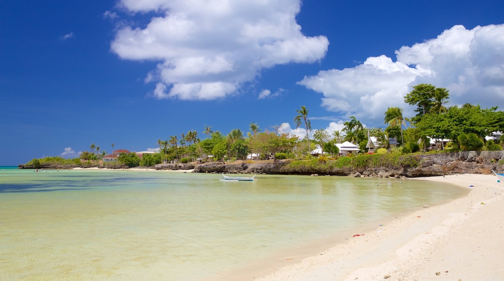 Santa Fe que incluye una playa y vistas generales de la costa