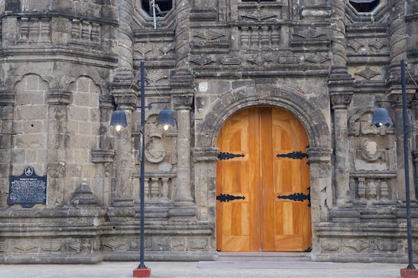 Malate mettant en vedette église ou cathédrale, aspects religieux et patrimoine architectural