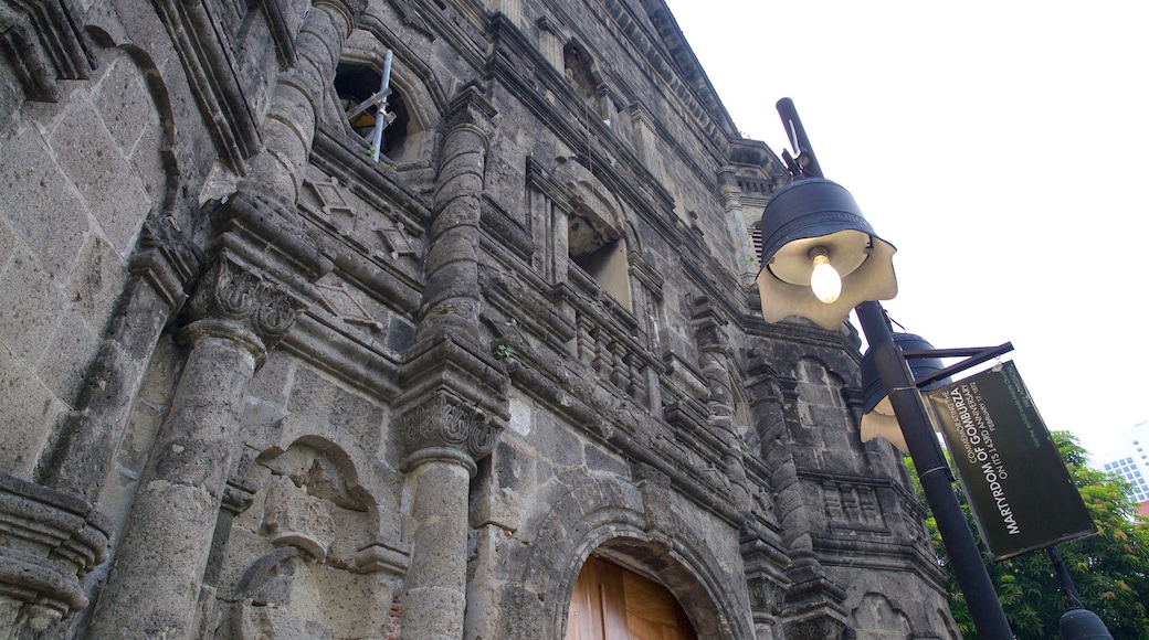 Malate which includes a church or cathedral, religious aspects and heritage architecture