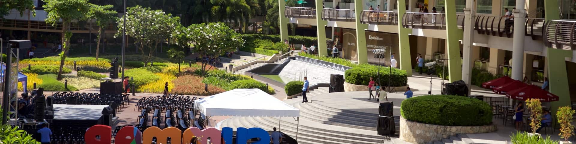 Ayala Center mettant en vedette jardin