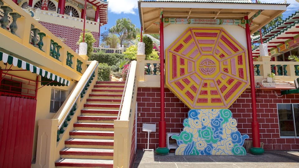 Templo Taoista de Filipinas mostrando arte al aire libre