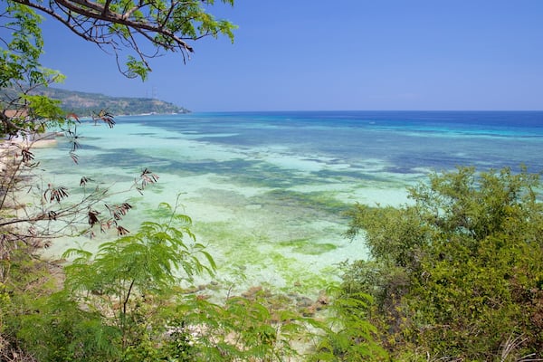 Plage d\'Oslob montrant vues littorales