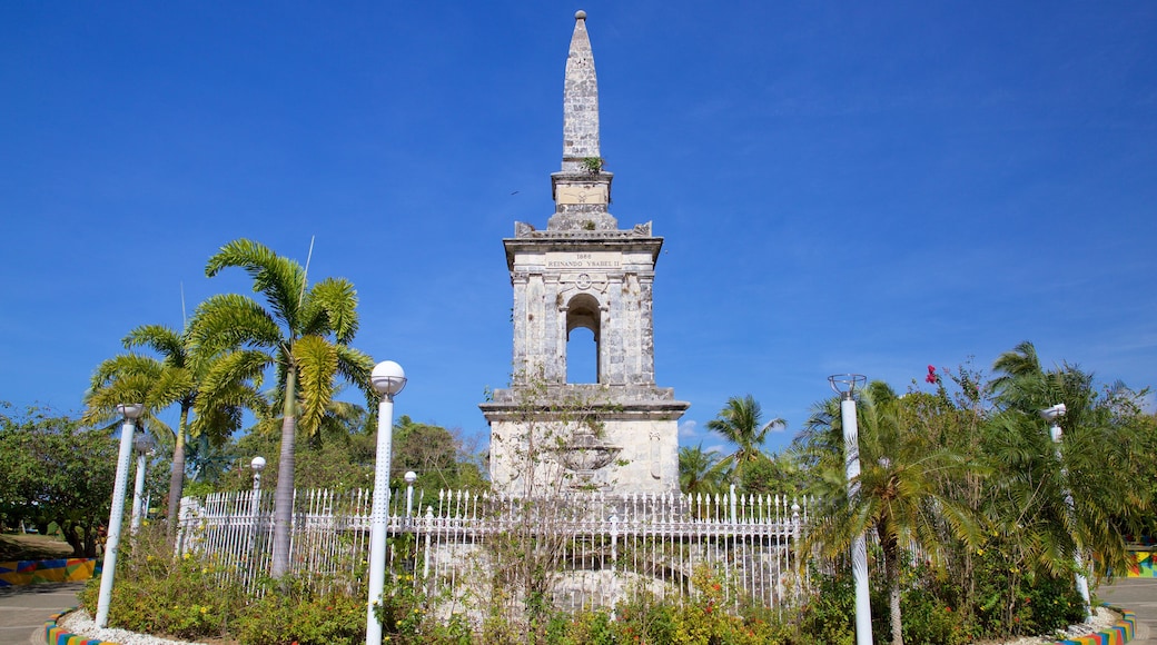 Magellan Shrine mettant en vedette monument et parc