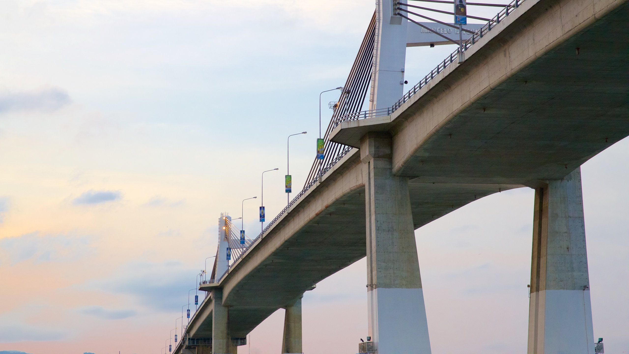 Marcelo Fernan Bridge featuring a bridge
