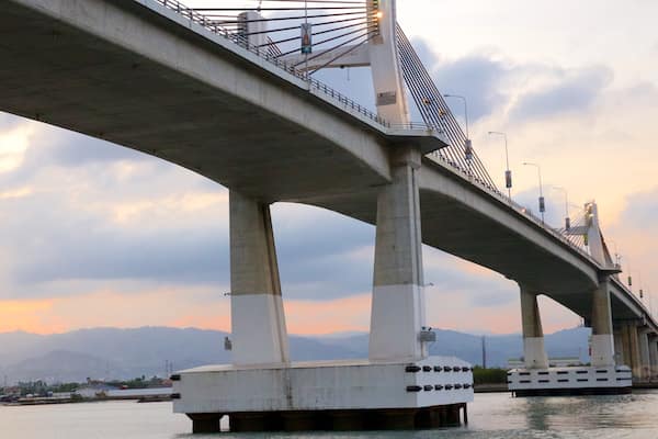 マルセロ フェルナン橋 どの含み 夕焼け と 橋