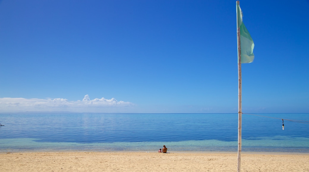 Bounty Beach som visar en sandstrand och kustutsikter