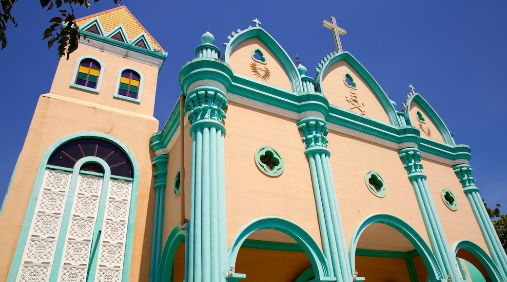 San Roque Chapel which includes heritage architecture, a church or cathedral and religious aspects