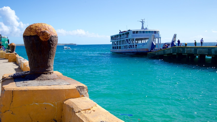 Santa Fe Ferry Terminal showing general coastal views
