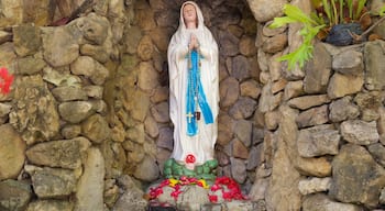 Kloster der Karmeliterinnen welches beinhaltet Statue oder Skulptur