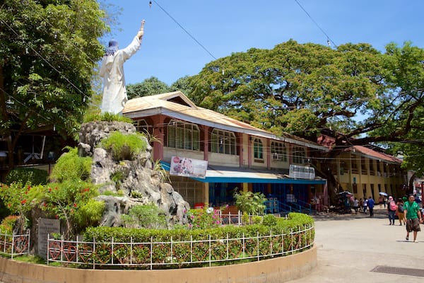 Ăglise de la Vierge Noire Nuestra Señora de la Regla qui includes parc