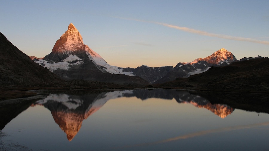 Matterhorn showing a lake or waterhole, a sunset and snow