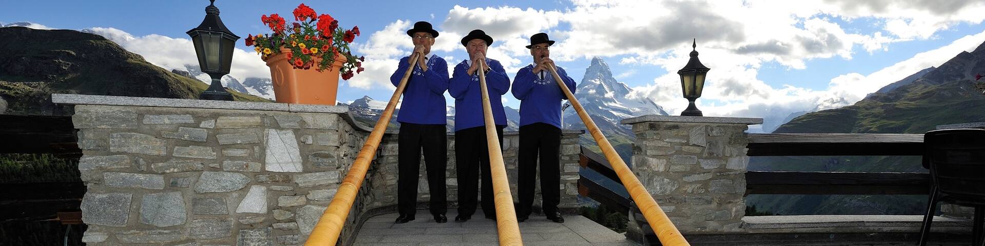 Sunnegga Ski Resort showing music and street performance