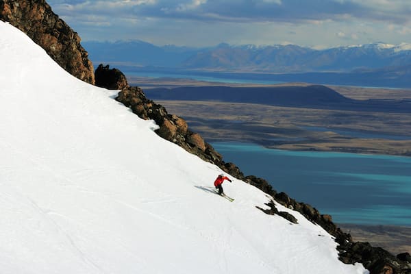 Roundhill Ski Area mit einem Berge und Schnee