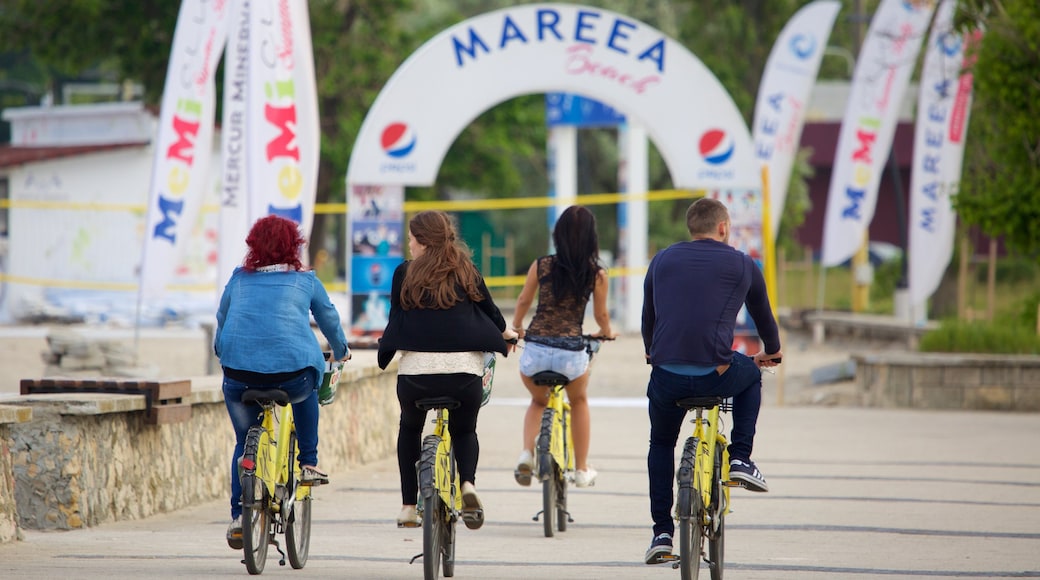 Playa de Mamaia mostrando ciclismo