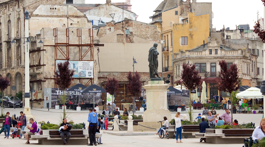 Ovid Square qui includes architecture patrimoniale
